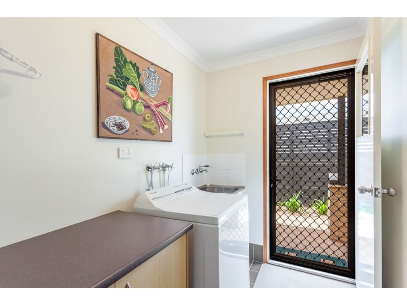 Unit 1/2 Garde Street, Centenary Heights QLD 4350