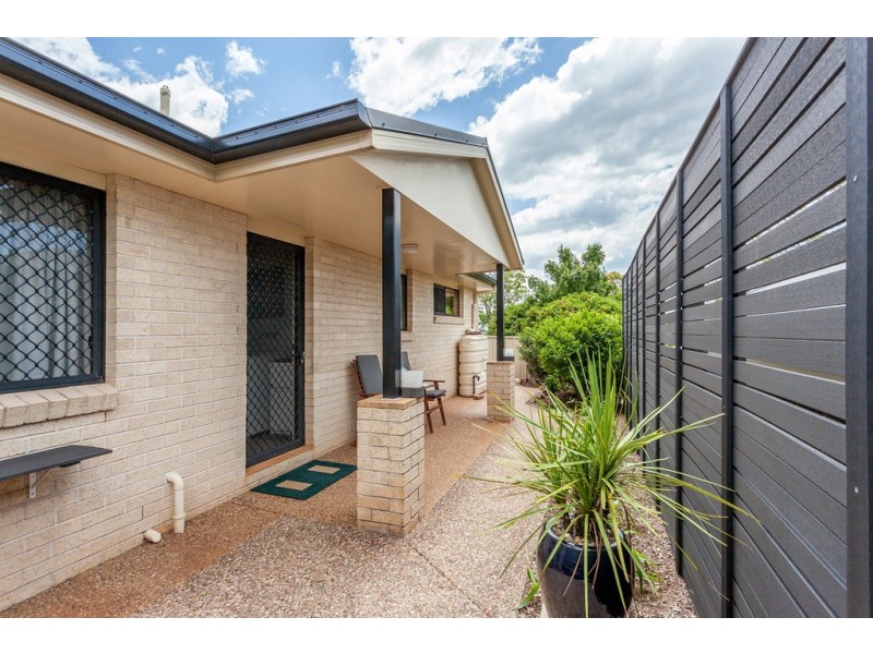 Unit 1/2 Garde Street, Centenary Heights QLD 4350