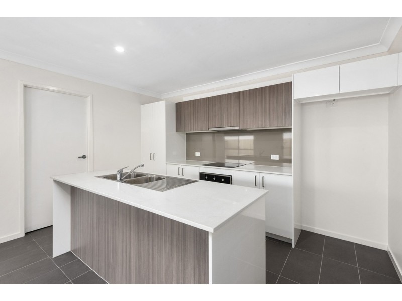 1/74 Sanctuary Drive, Cranley QLD 4350