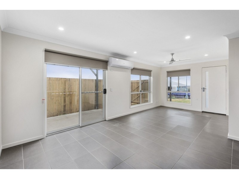 1/74 Sanctuary Drive, Cranley QLD 4350