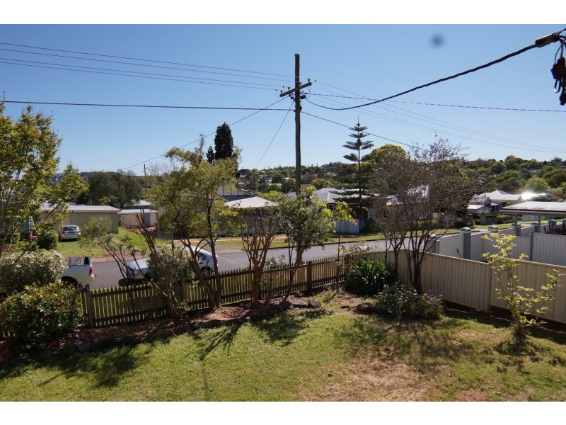 18 Seaton Street, South Toowoomba QLD 4350