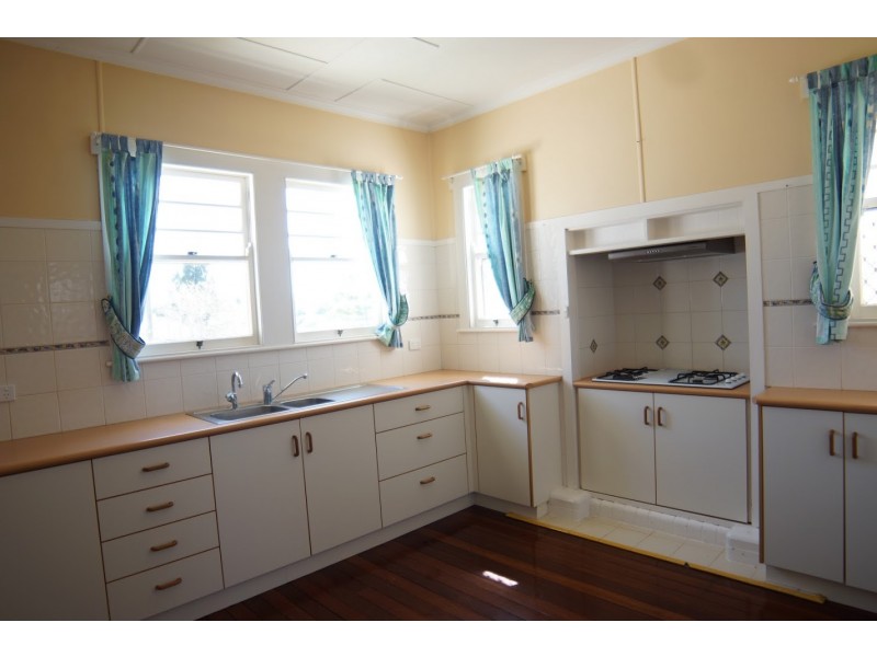 18 Seaton Street, South Toowoomba QLD 4350