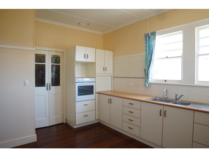 18 Seaton Street, South Toowoomba QLD 4350