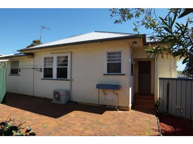 18 Seaton Street, South Toowoomba QLD 4350