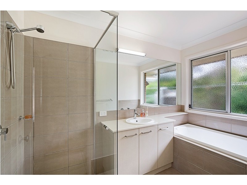 64 Skyline Drive, Blue Mountain Heights QLD 4350