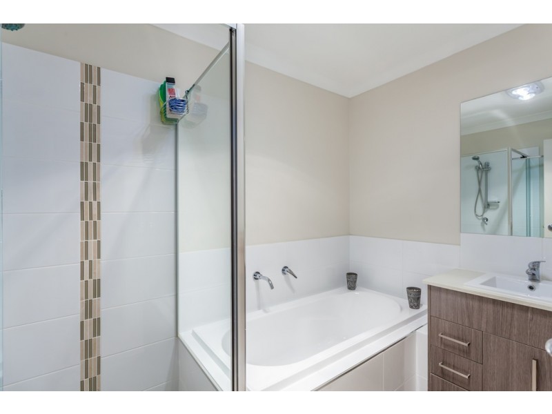 2/12 Sanctuary Drive, Cranley QLD 4350