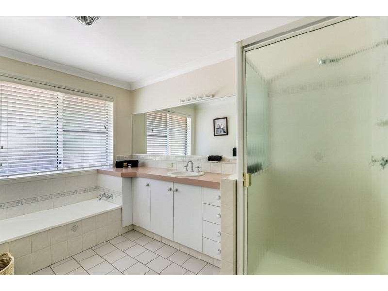 5 General Gordon Court, Cotswold Hills QLD 4350