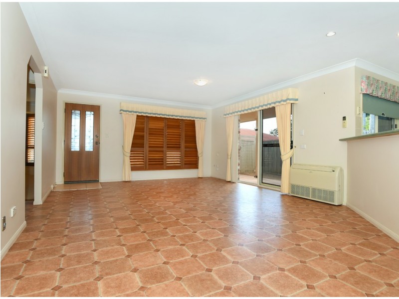 Unit 2/44 Hunter Street, Centenary Heights QLD 4350