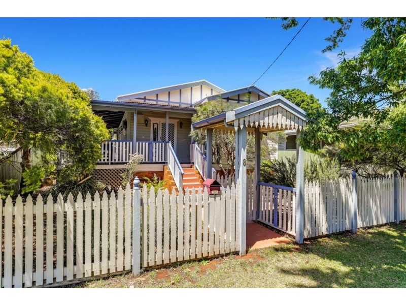 8 Leonard Street, East Toowoomba QLD 4350