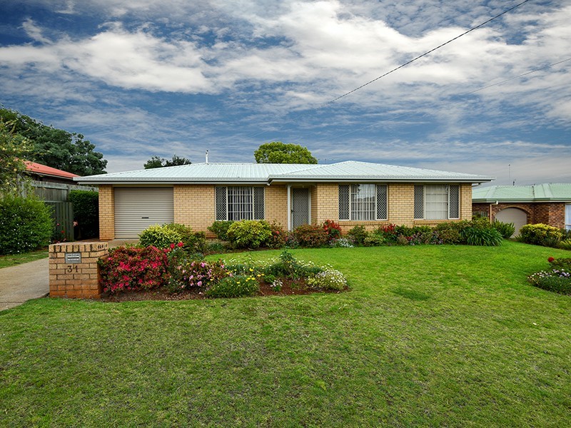 31 Riethmuller Street, Kearneys Spring QLD 4350
