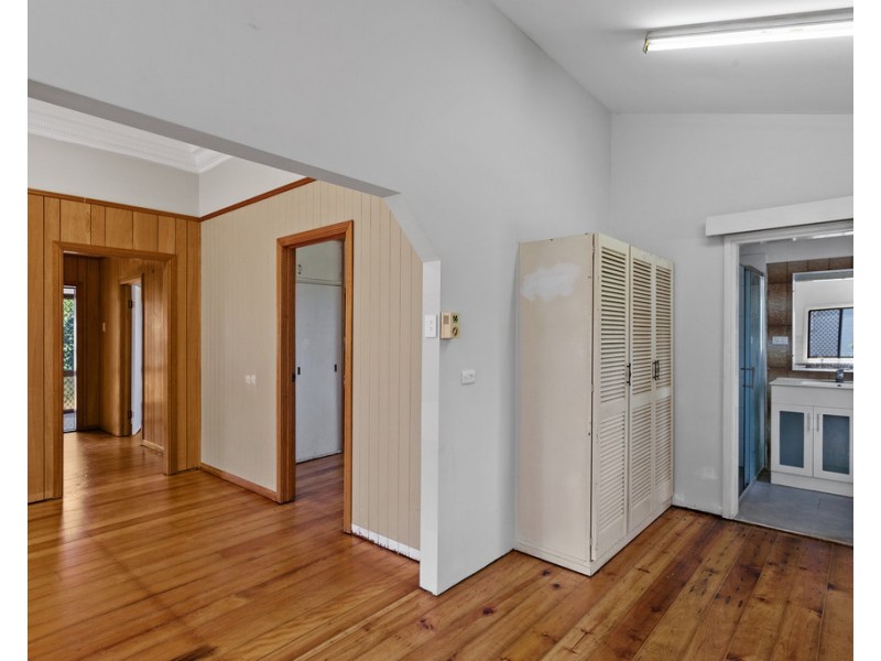 8 Vacy Street, Newtown QLD 4350