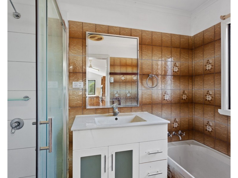 8 Vacy Street, Newtown QLD 4350