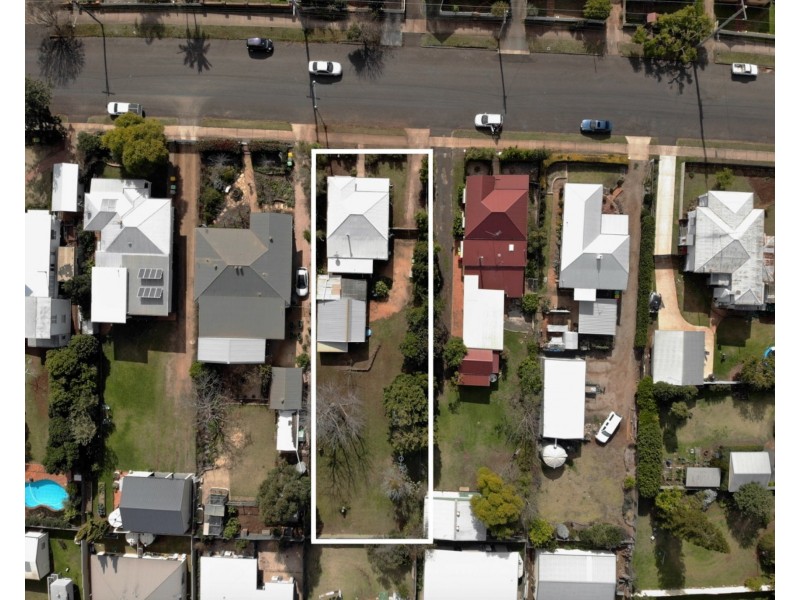 8 Vacy Street, Newtown QLD 4350