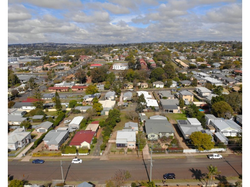 8 Vacy Street, Newtown QLD 4350