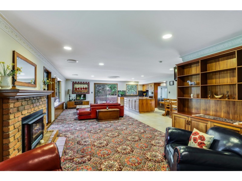 12 Hi Winds Road, Blue Mountain Heights QLD 4350