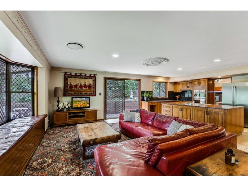 12 Hi Winds Road, Blue Mountain Heights QLD 4350