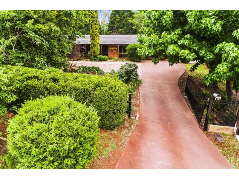 12 Hi Winds Road, Blue Mountain Heights QLD 4350