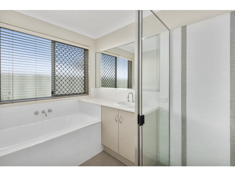 49 Sunset Drive, Glenvale QLD 4350