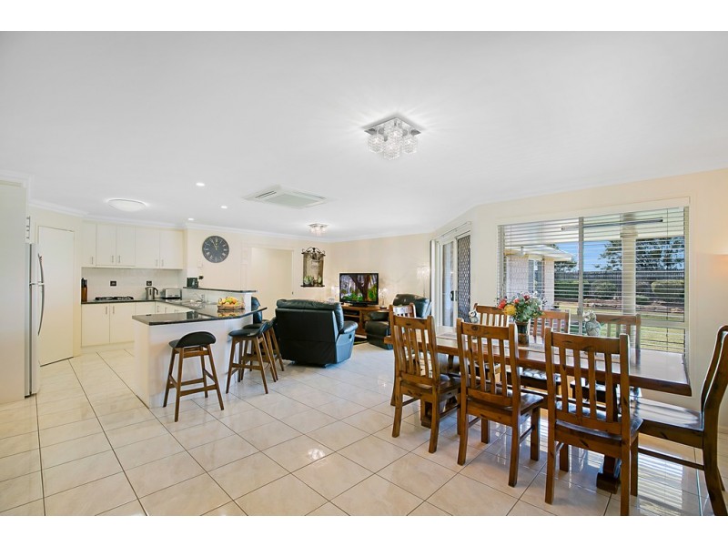 14 Nioka Drive, Highfields QLD 4352