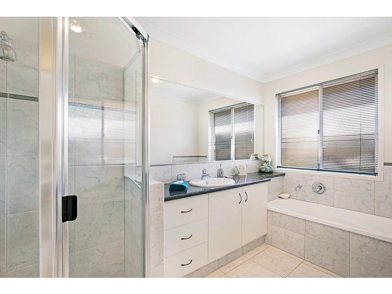 14 Nioka Drive, Highfields QLD 4352