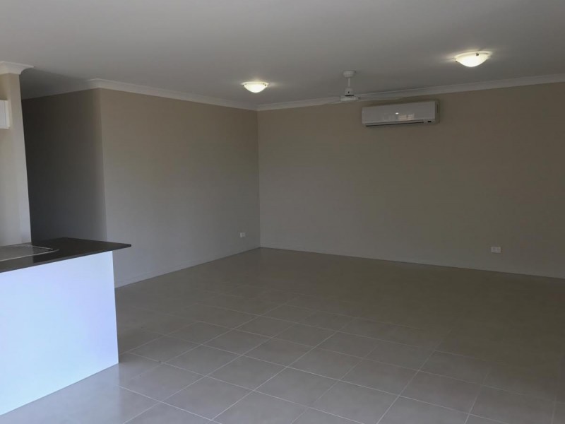 2/10 Barwick Street, Westbrook QLD 4350