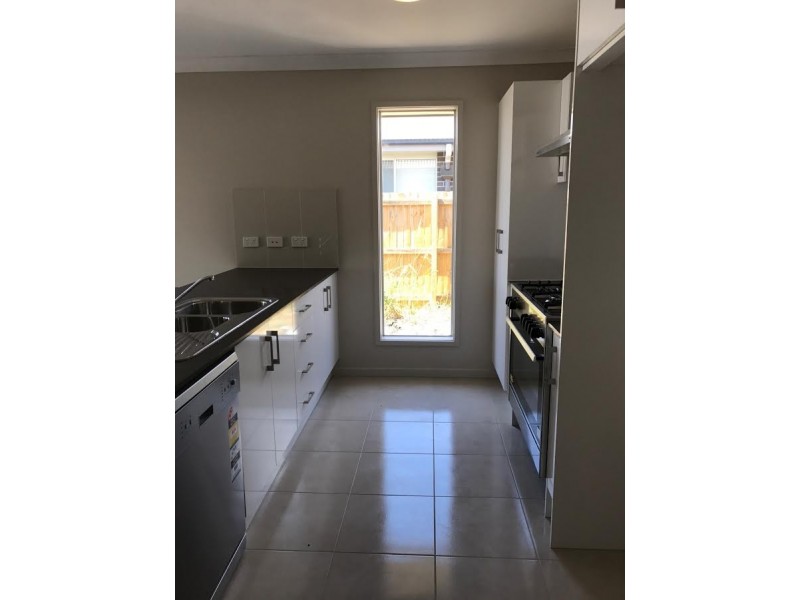 2/10 Barwick Street, Westbrook QLD 4350