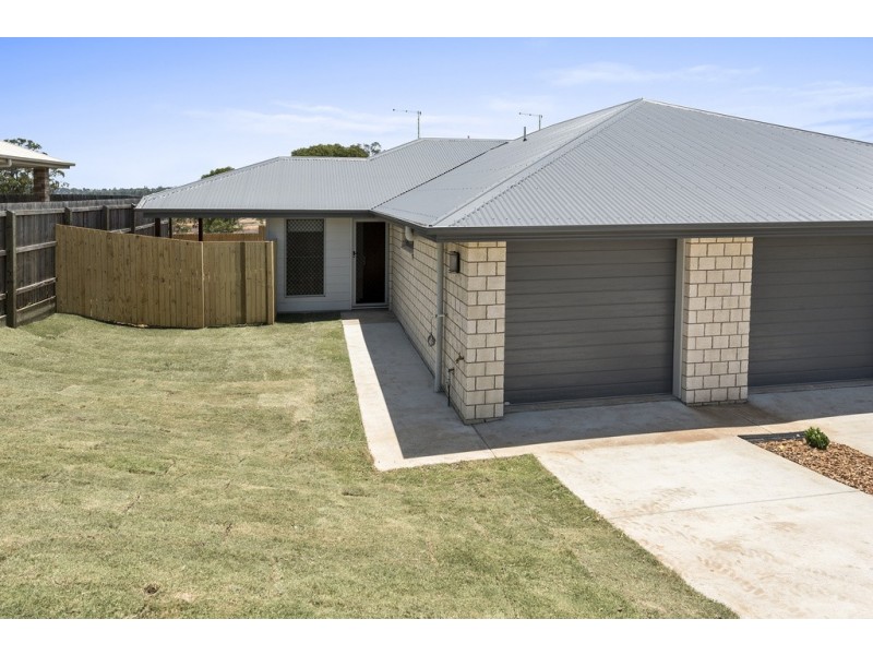 Unit 1 and 2/5 Cassidy Terrace, Mount Kynoch QLD 4350