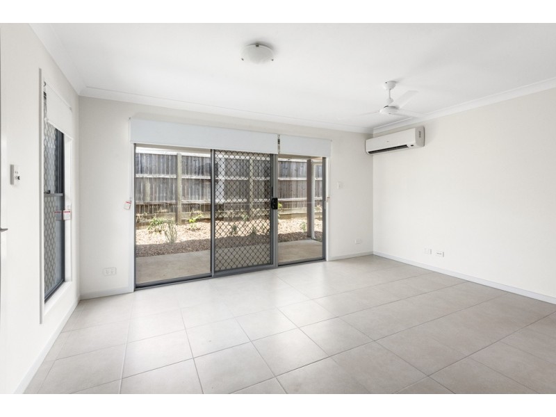 Unit 1 and 2/5 Cassidy Terrace, Mount Kynoch QLD 4350