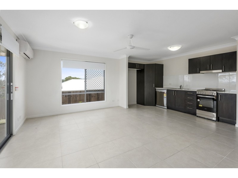 Unit 1 and 2/5 Cassidy Terrace, Mount Kynoch QLD 4350