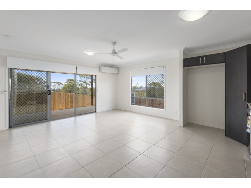 Unit 1 and 2/5 Cassidy Terrace, Mount Kynoch QLD 4350