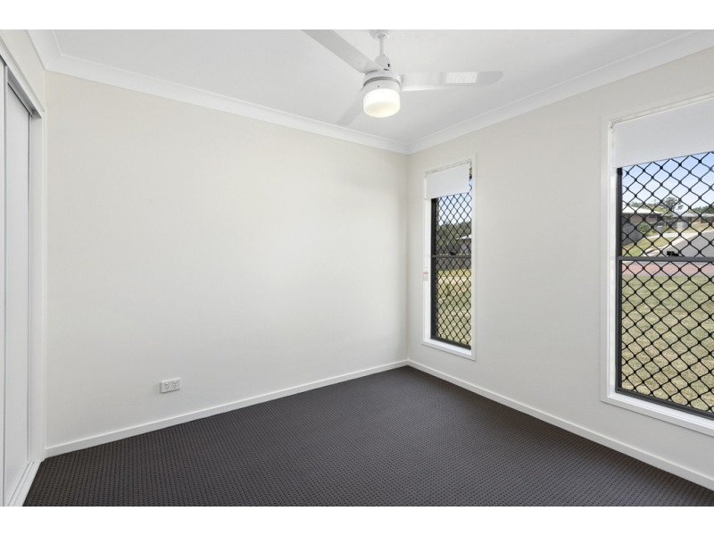 Unit 1 and 2/5 Cassidy Terrace, Mount Kynoch QLD 4350