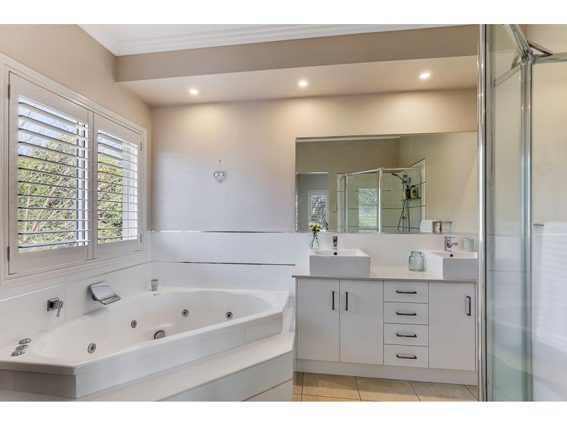 39 Piccadilly Court, Mount Lofty QLD 4350