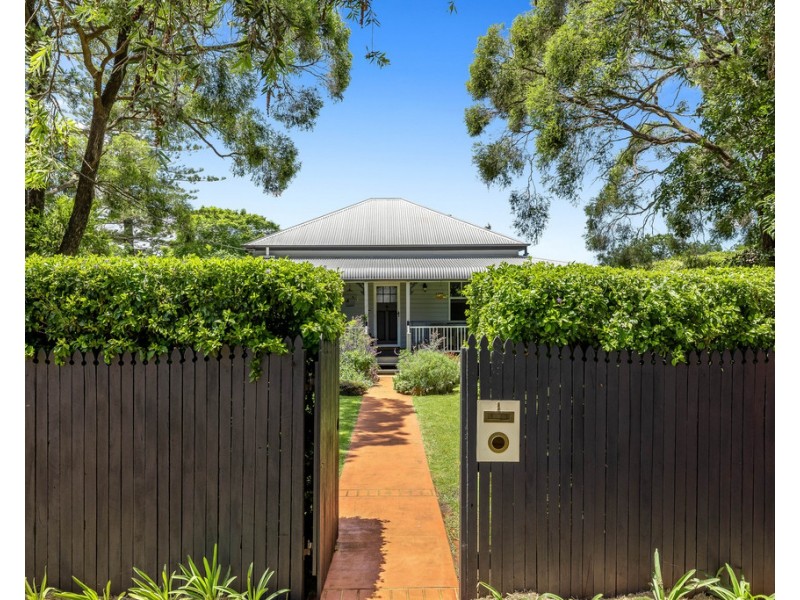 1 Wallace Street, Newtown QLD 4350
