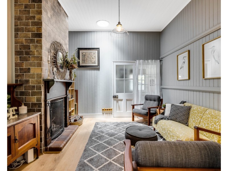 1 Wallace Street, Newtown QLD 4350