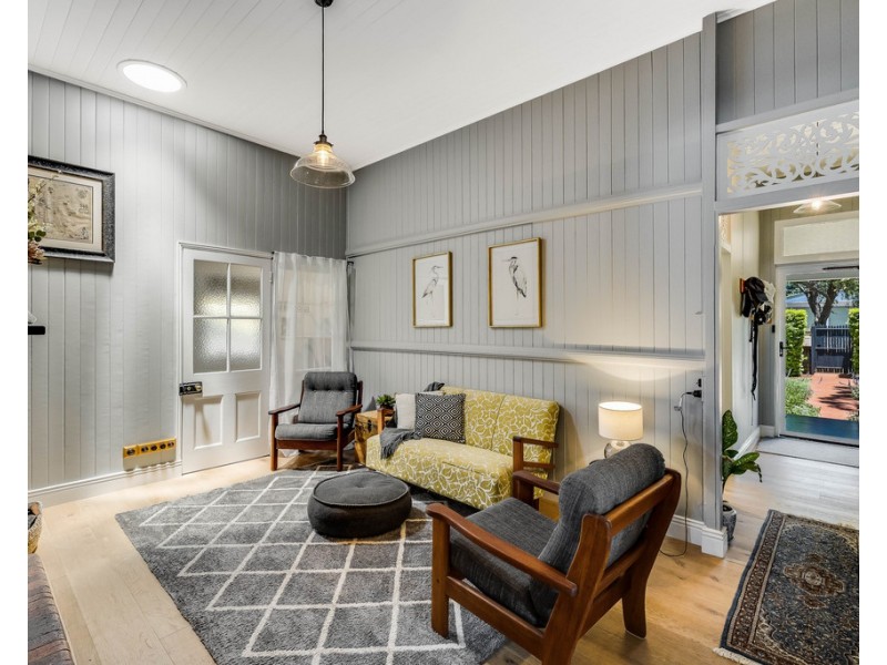 1 Wallace Street, Newtown QLD 4350