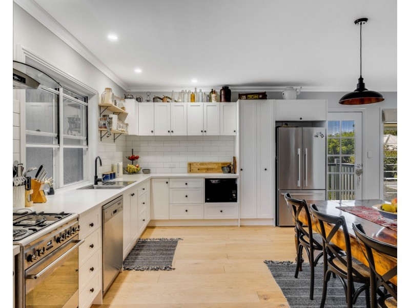 1 Wallace Street, Newtown QLD 4350