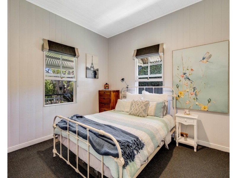 1 Wallace Street, Newtown QLD 4350