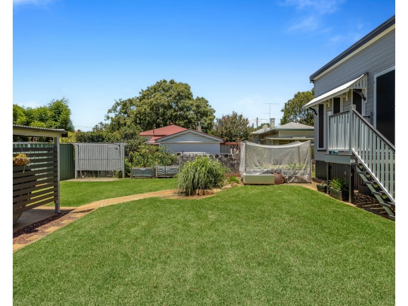 1 Wallace Street, Newtown QLD 4350