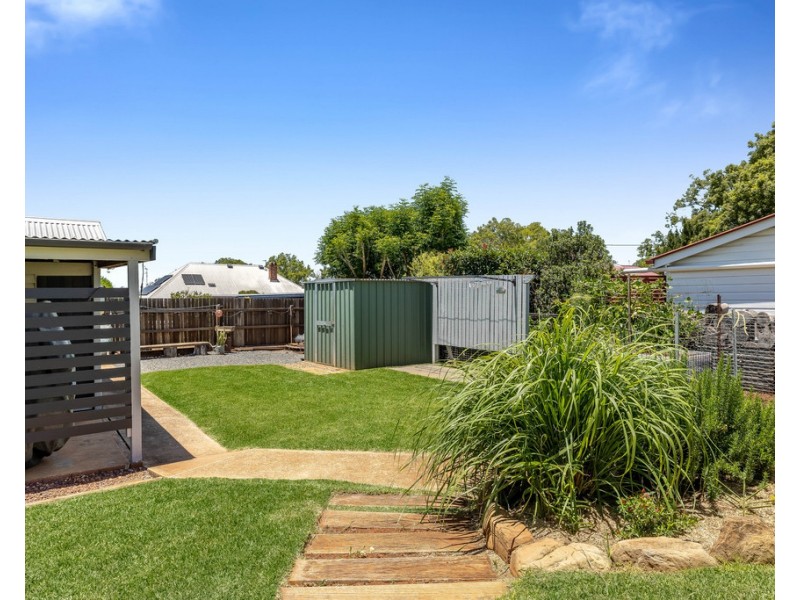 1 Wallace Street, Newtown QLD 4350