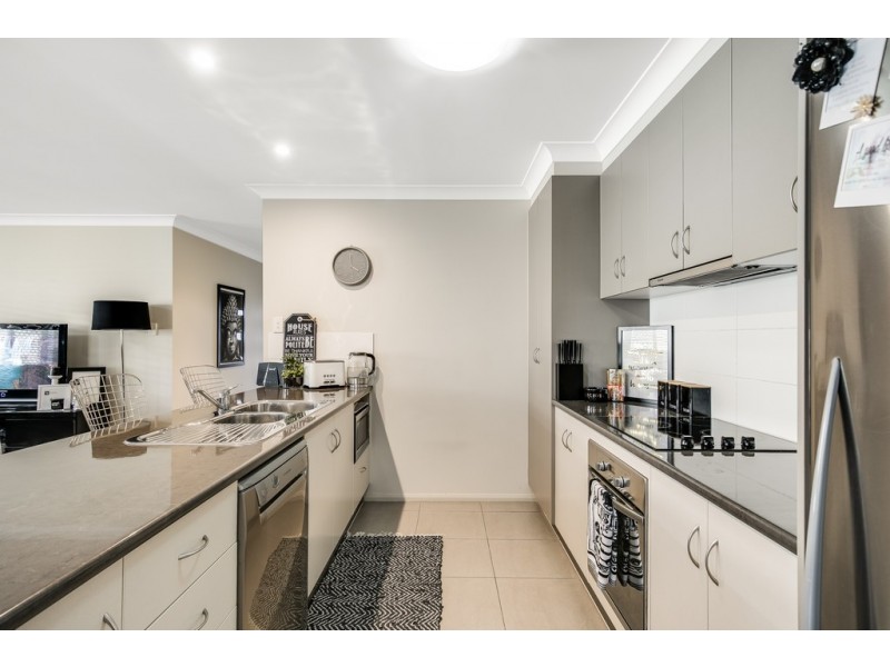 49 Sunset Drive, Glenvale QLD 4350