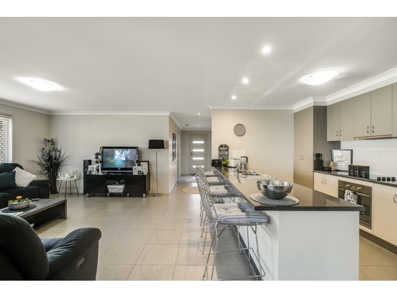 49 Sunset Drive, Glenvale QLD 4350