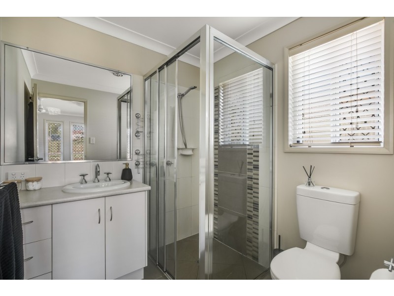 49 Sunset Drive, Glenvale QLD 4350