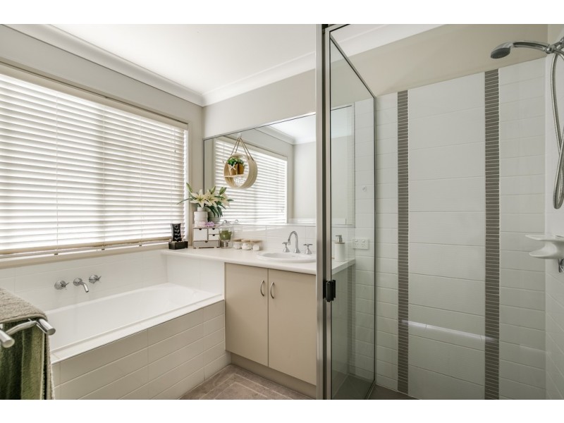49 Sunset Drive, Glenvale QLD 4350