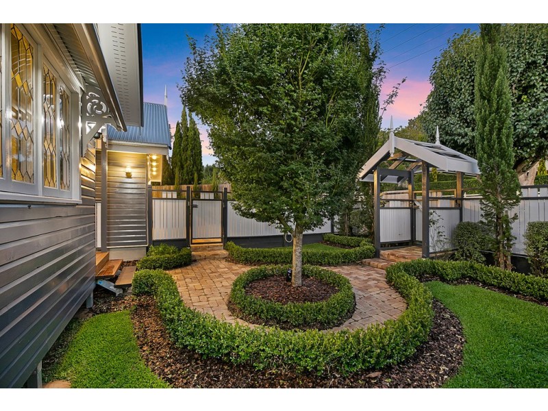 35 Mary Street, Mount Lofty QLD 4350