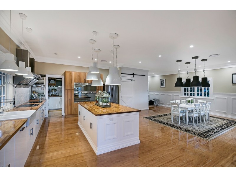 35 Mary Street, Mount Lofty QLD 4350