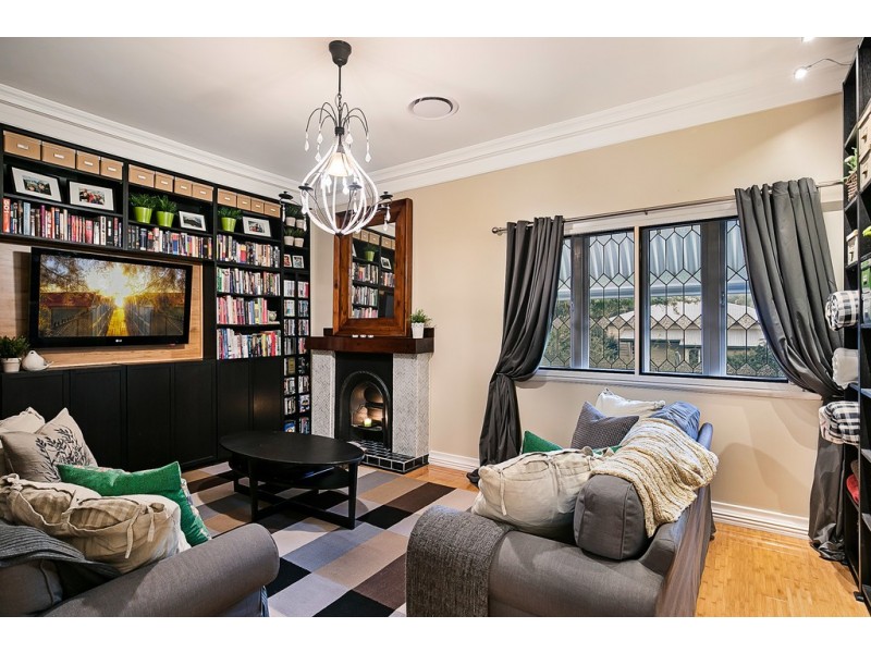 35 Mary Street, Mount Lofty QLD 4350