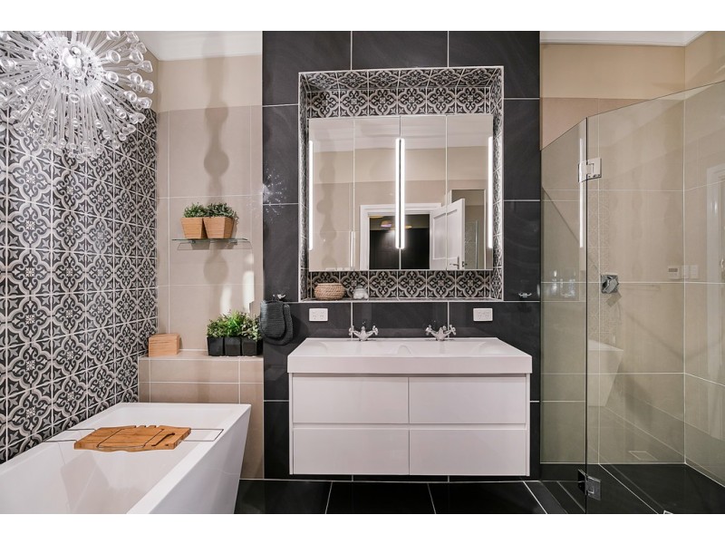 35 Mary Street, Mount Lofty QLD 4350