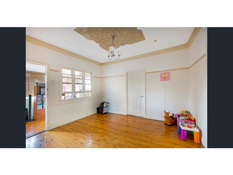 180 Holberton Street, Newtown QLD 4350