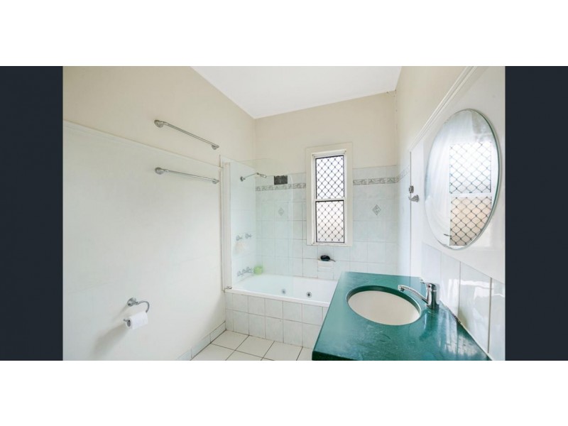 180 Holberton Street, Newtown QLD 4350