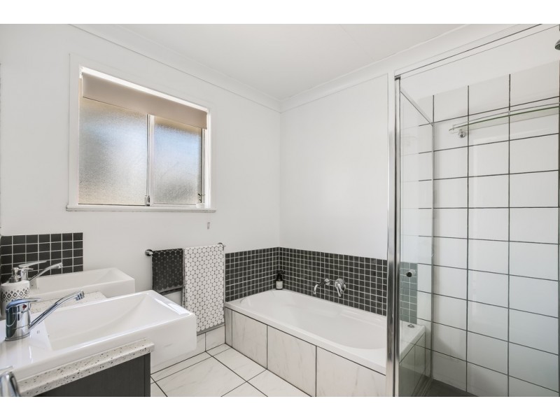 24 Richmond Drive, Wilsonton QLD 4350